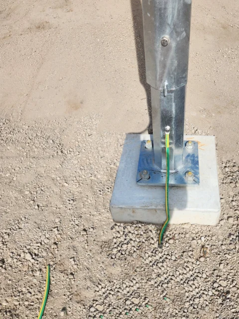 Connection to light pole