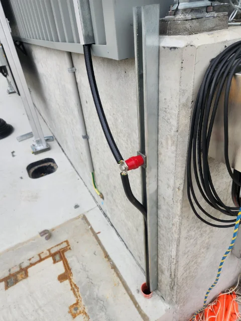 Down conductor test link