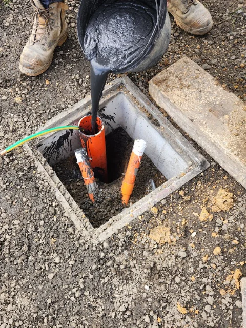 Electrode installation with GEM compound soil enhancer