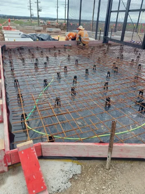 Embedded earthing of driveway