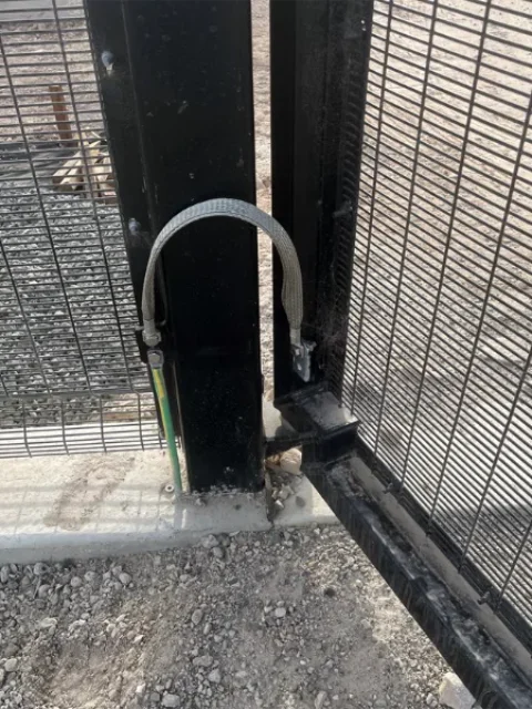 Flexible gate connection